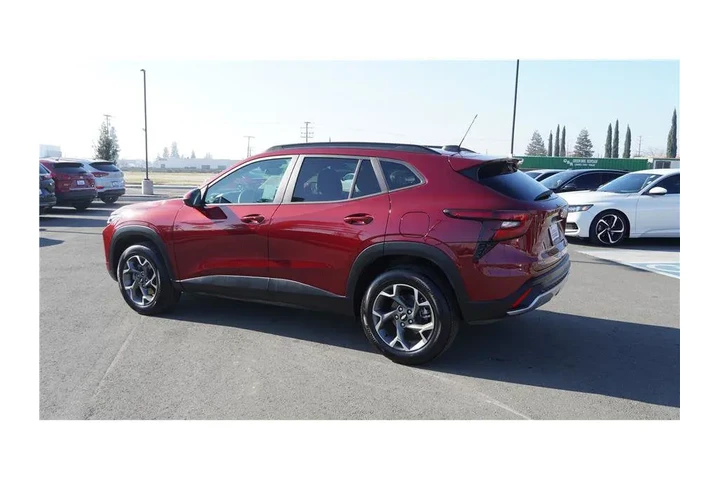 $20800 : 2025 Trax LT image 8