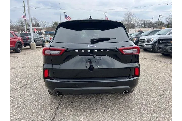 $22863 : Ford Escape 2023 ST-Line 4dr image 5