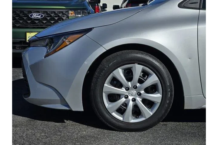 $19891 : Toyota Corolla 2023 LE 4dr S image 8