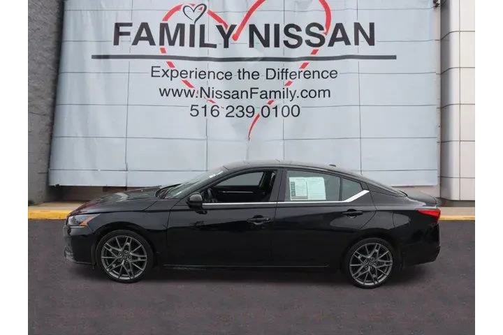 $25143 : Nissan Altima 2024 2.0 SR 4d image 6