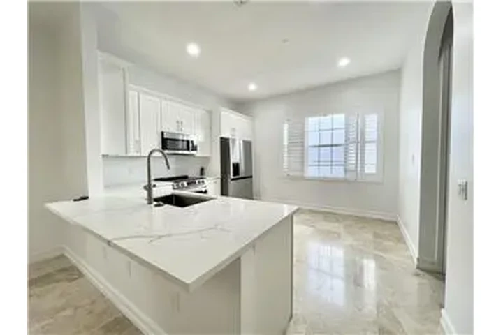 $5300 : Rental property with 3 bedro image 3