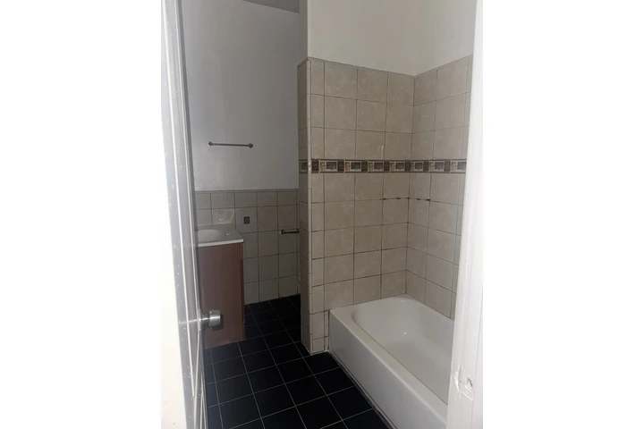 $3300 : Duplex 3 bedroom & 2 bathroom image 9