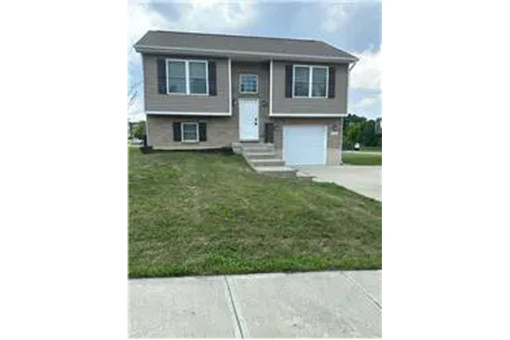 $1695 : Rental property with 3 bedro image 2