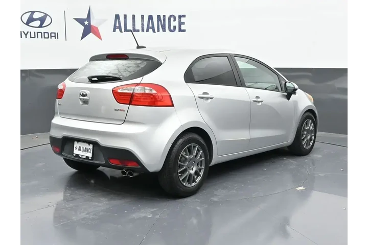$9925 : Kia Rio 5-Door 2015 SX 4dr W image 7