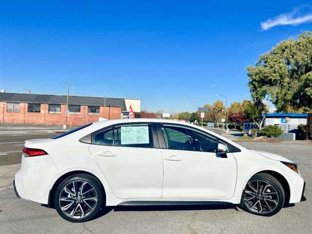 $23995 : 2021 Corolla SE image 5