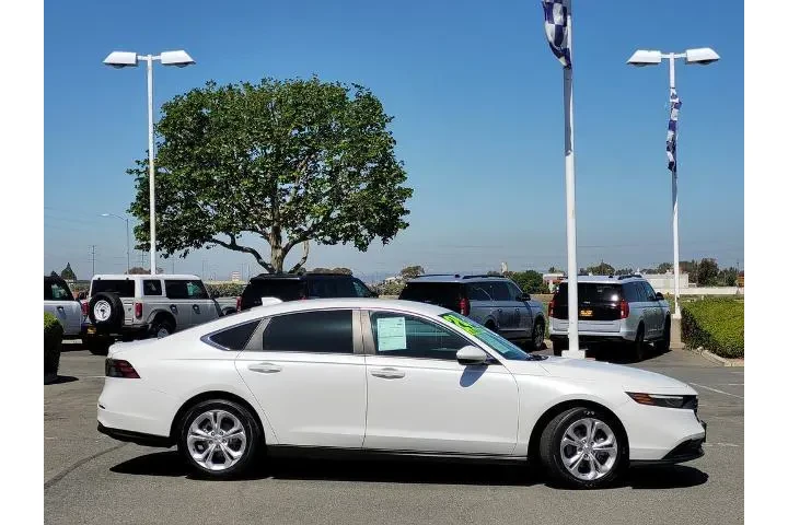 $27100 : Honda Accord 2024 LX 4dr Sed image 3