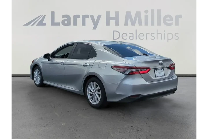 Toyota Camry 2022 LE 4dr Sed image 3