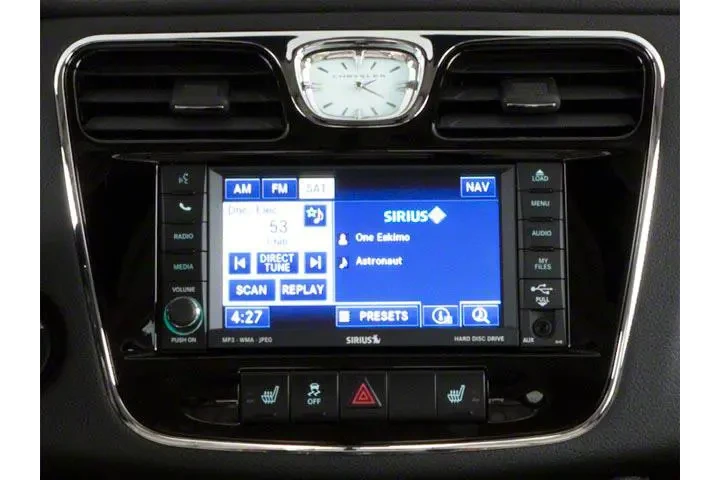 $3891 : Chrysler 200 2013 Touring 4d image 9