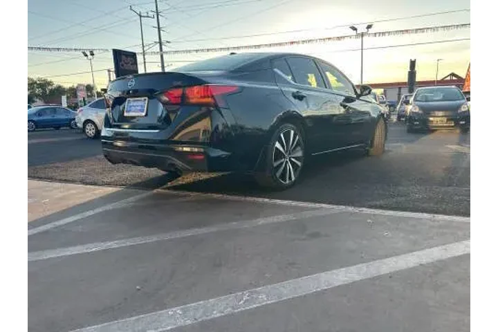 2021 Altima 2.5 SR image 9