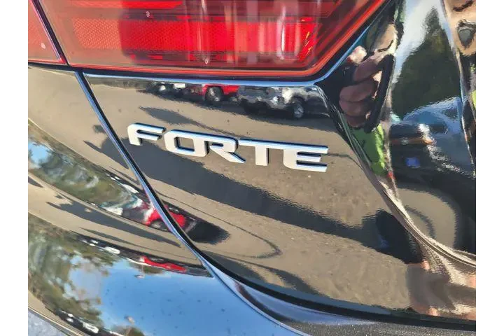 $20342 : Kia Forte 2024 GT-Line 4dr S image 7