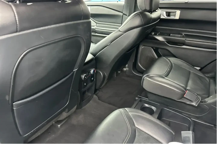 $28153 : Ford Explorer 2020 AWD ST 4d image 4