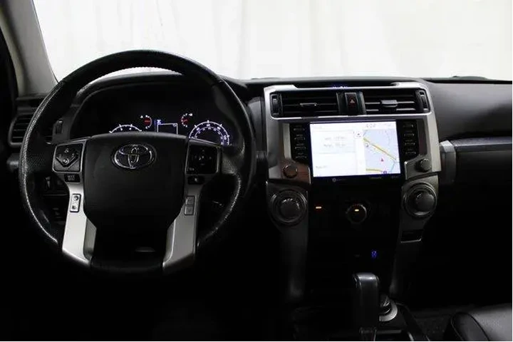 $42879 : Toyota 4Runner 2023 4x4 SR5 image 2