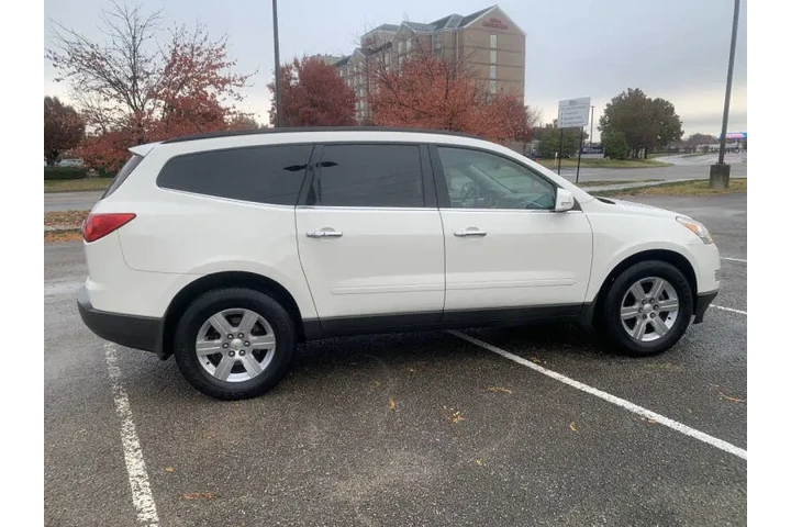 $4995 : 2011 Traverse LT image 7