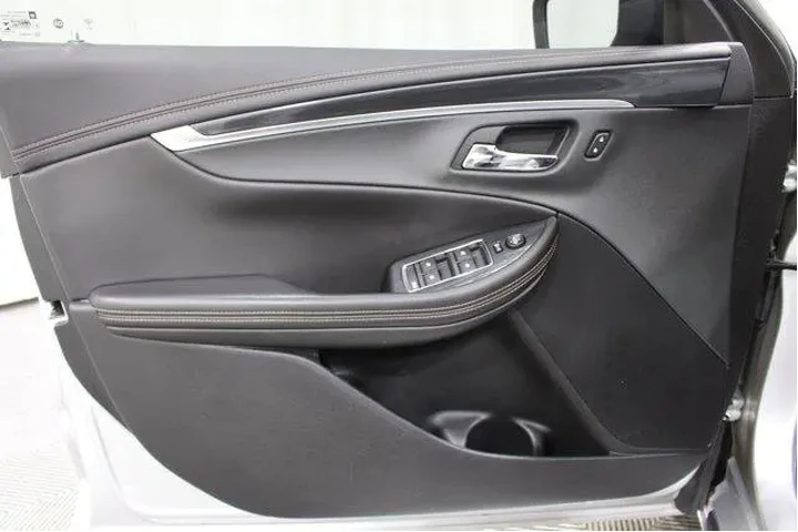 $18982 : Chevrolet Impala 2020 LT 4dr image 6