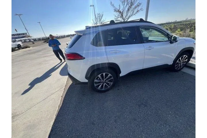 $26900 : Toyota Corolla Cross 2023 XL image 2