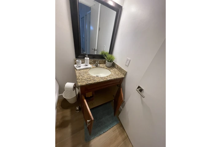 $950 : Habitación image 5