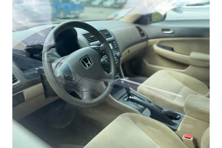 $5250 : Honda Accord 2004 LX 4dr Sed image 10