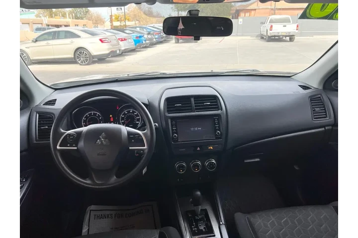 2020 Outlander Sport 2.0 ES 4 image 9