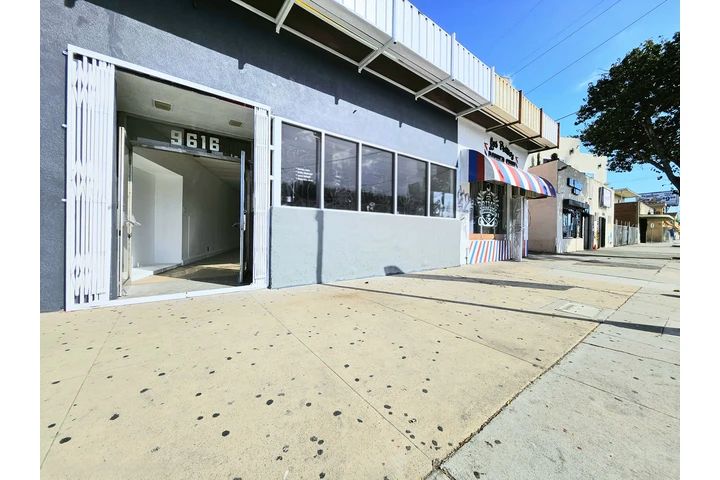 $2800 : Local comercial en South Gate image 1