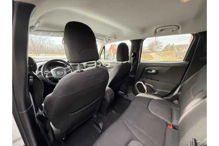 $7999 : 2017 Renegade Latitude image 7