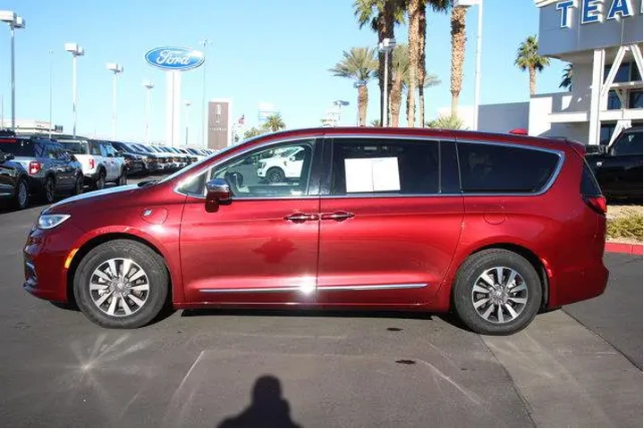 $31530 : Chrysler Pacifica Hybrid 202 image 4