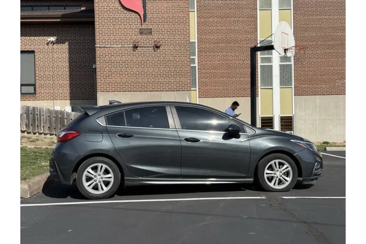 $7999 : 2017 Cruze LT Manual image 3