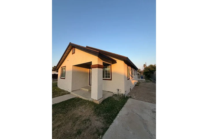 $800 : Newly renovated 2 bedroom 1 image 1