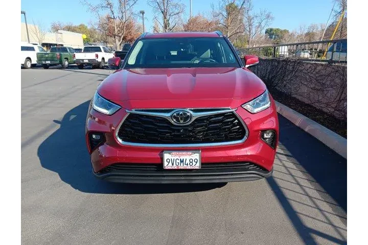 $39995 : Toyota Highlander 2022 AWD L image 2