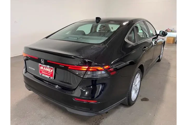 $23987 : Honda Accord 2023 LX 4dr Sed image 3