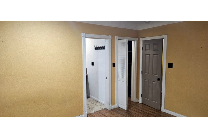 $1950 : ESTUDIO AMPLIO EN PARAMOUNT image 9