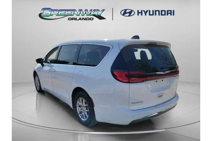 $25934 : Chrysler Pacifica 2024 Touri image 3