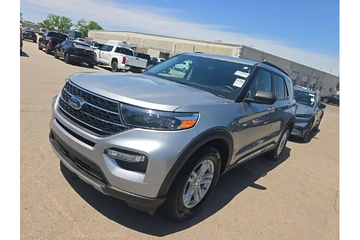 $28299 : Ford Explorer 2023 AWD XLT 4 image 4