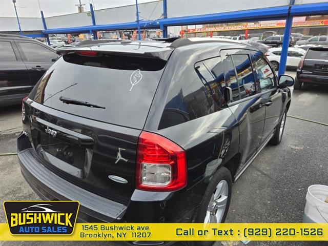 $5995 : Used 2012 Compass 4WD 4dr Lat image 5