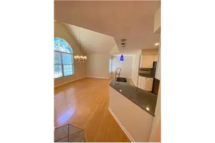 $3100 : Rental property with 3 bedro image 9