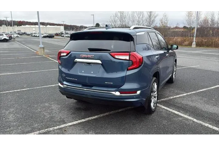 $33589 : GMC Terrain 2024 AWD Denali image 7