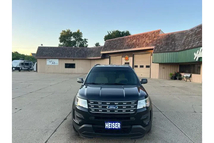 $14995 : 2016 Explorer ONLY 60,000 Mil image 3