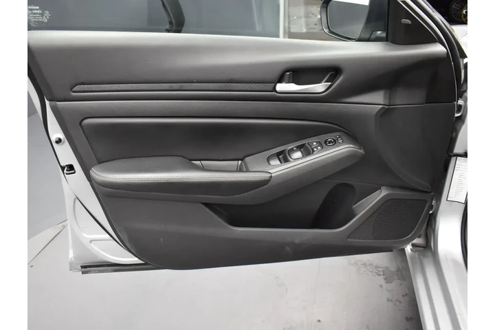 $15252 : Nissan Altima 2024 2.5 SV 4d image 9