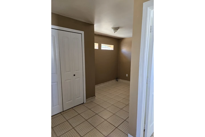 $1600 : 1br Small house image 3