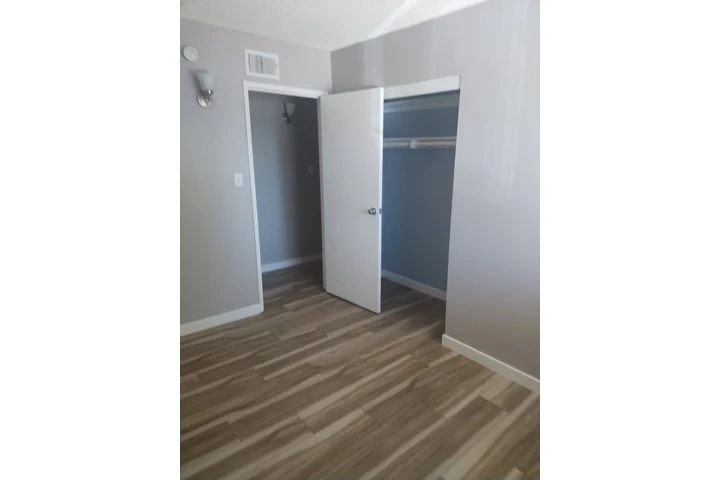 $550 : Cuarto en renta image 3