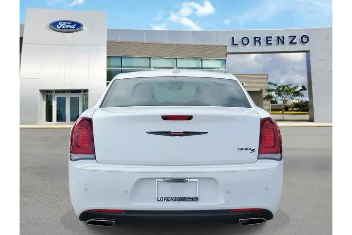 $26990 : Chrysler 300 2023 S V6 4dr S image 6