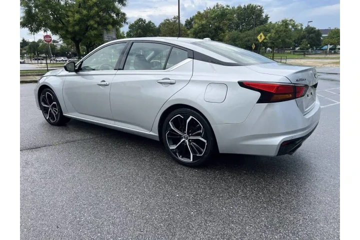 $19500 : 2023 Altima 2.5 SR image 8