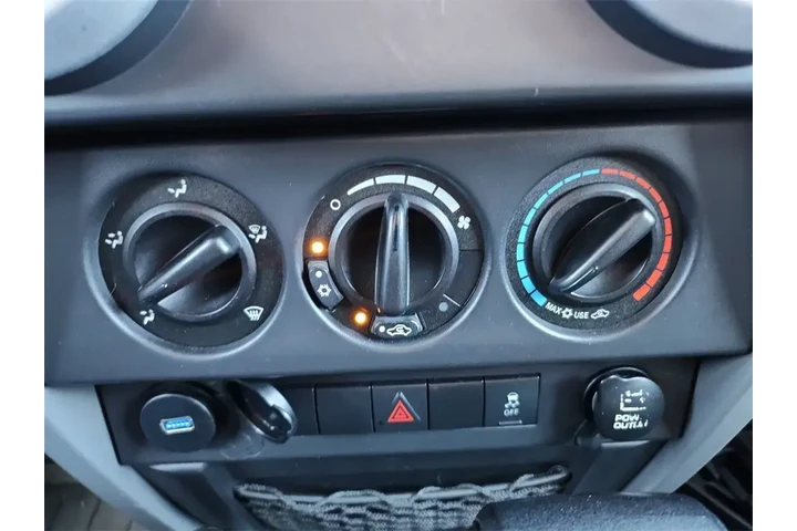 $13000 : Jeep Wrangler 2010 4x4 Sport image 7