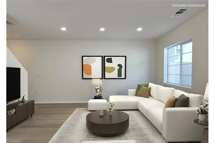 $2100 : Unendless Momentom image 1