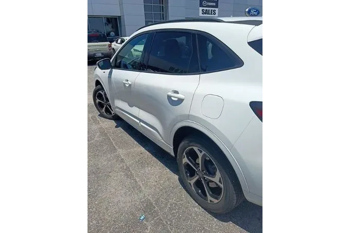 $28317 : Ford Escape 2023 AWD ST-Line image 10