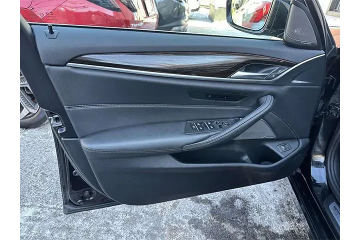 $30283 : BMW 5 Series 2023 AWD 530i x image 10