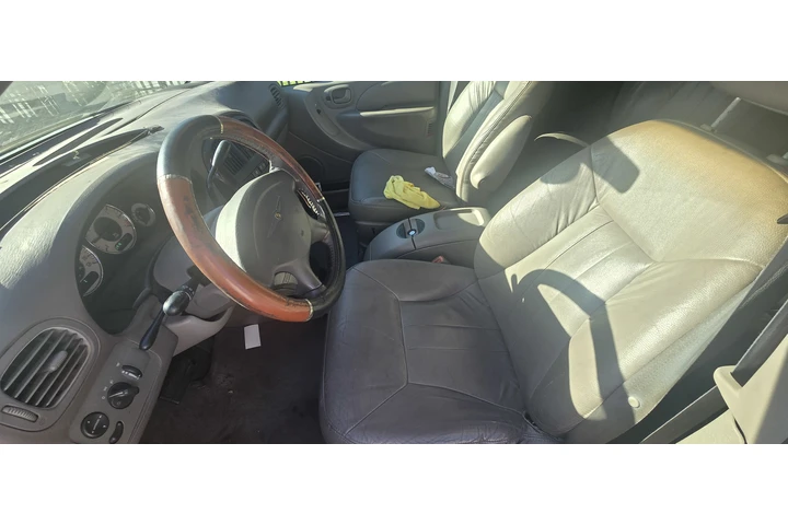 $1500 : Mini Van Chrysler image 3