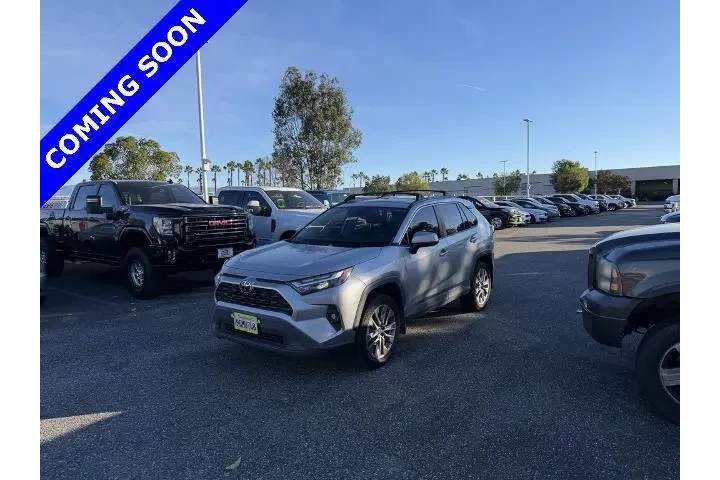 $24400 : Toyota RAV4 2022 XLE Premium image 1