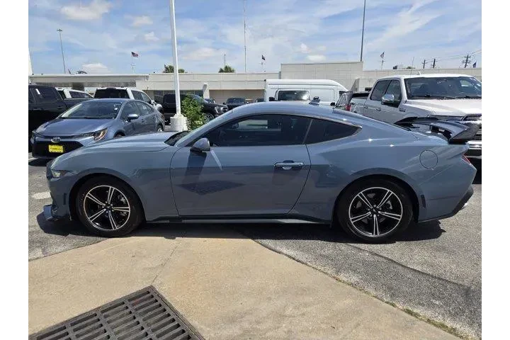 $31991 : Ford Mustang 2025 EcoBoost 2 image 5