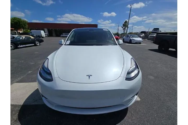 $30493 : Tesla Model Y 2023 AWD 4dr C image 2