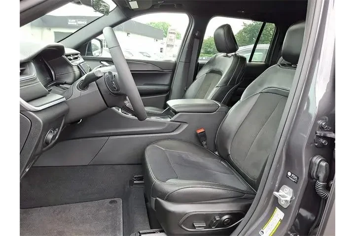 $35744 : Jeep Grand Cherokee 2025 4x4 image 10